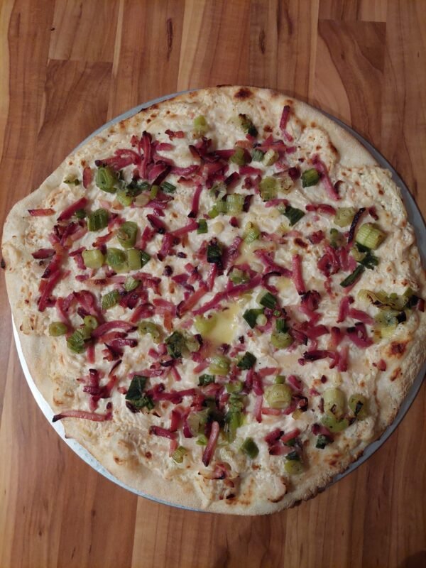Pizza Flammkuchen mit Frühlingszwiebeln
